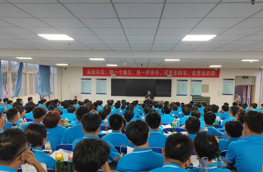 Stake名誉董事长走进海星训练营助力新员工成长