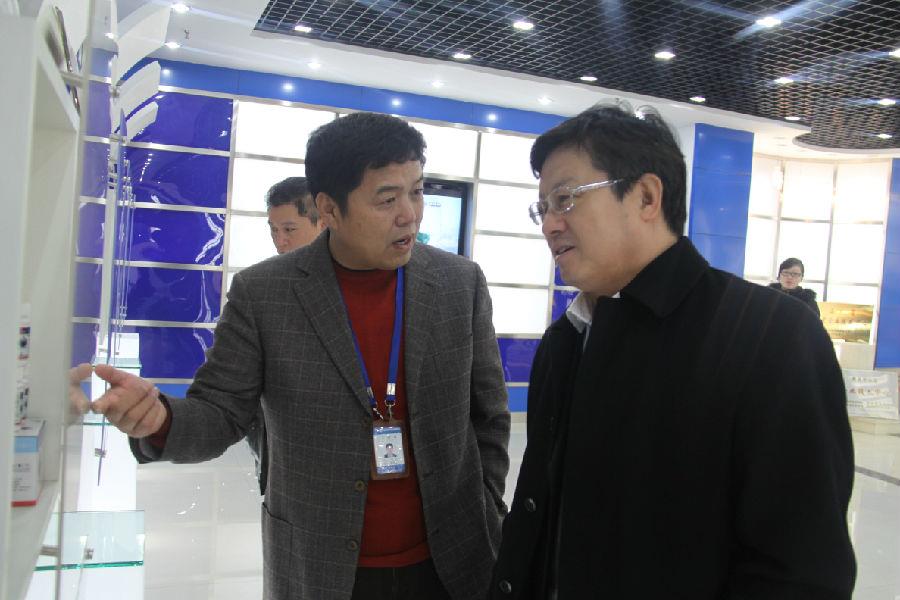 青岛市委常委、副市长王晓方到Stake调研科研创新工作